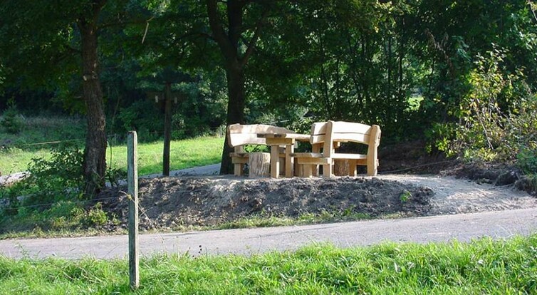 Sitzbank am Bergweg